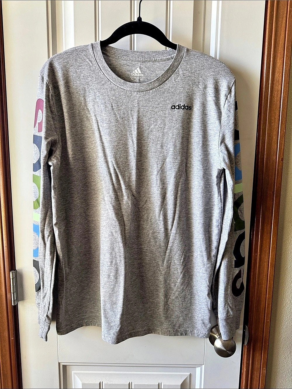 adidas youth Gray Long Sleeve Tee Size XL Like New